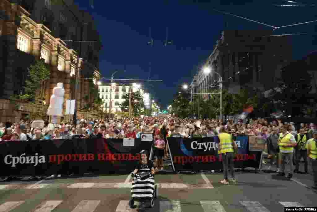 Šetnja u ulici Kneza Miloša u Beogradu