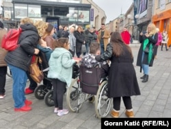 Roditelji kažu da ostaju bez stečenih prava, iako njihova djeca imaju 100-odstotni invaliditet.