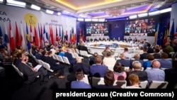 Srbija je nedavno prvi put učestovala na samitu Krimske platforme. Ali u Beogradu kažu da se time nije priključila ovoj inicijativi. Samit Krimske platforme, Kijev, avgust 2023.