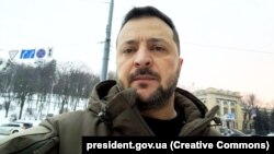 „A fost dificil, dar am avansat”, a declarat președintele ucrainean Volodimir Zelenski într-un discurs video cu ocazia Zilei Forțelor Armate la Kiev, pe 6 decembrie.