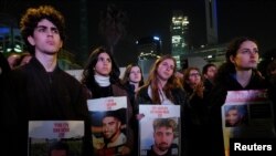 Demonstranti u Izraelu traže oslobađenje talaca koje Hamas drži u Pojasu Gaze na 100. dan od napada palestinskih militanata na jug Izraela, 13. januar 2024.