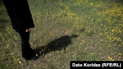 116 006-ზე დარეკვის შემდეგ, ძალადობის მსხვერპლს დაზარალებულის სტატუსი ენიჭება. ის თავშესაფარში გადაჰყავთ. საქმეში პოლიცია ერთვება და სახელმწიფო ვალდებულია მოძალადე დააკავოს.