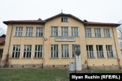 Старото училище в село Голяма Желязна