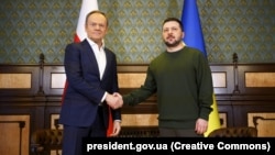 Președintele Ucrainei, Volodimir Zelenski (d) și premierul Poloniei, Donald Tusk (s). 22 ianuarie 2024.