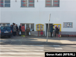 Red ispred javne kuhinje u Banjaluci, decembar 2023.