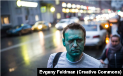 ალექსეი ნავალნი მოსკოვში მომხდარი თავდასხმის შემდეგ. 2017 წლის აპრილი