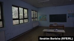 Një klasë e braktisur nga Shkolla “Naim Frashëri” në Kotlinë të Kaçanikut.