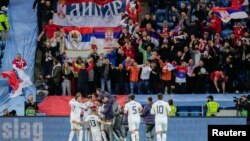 Igrači reprezentacije Srbije slave pogodak u Oslu, na utakmici protiv reprezentacije Norveške. Švedska, 27. septembar 2022.