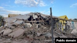 Фото последствий одной из атак, опубликованное ранее губернатором Гладковым