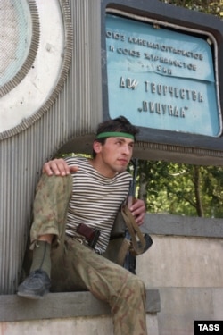 აფხაზი მებრძოლი ბიჭვინთაში, 1994 წელი.