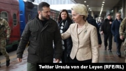 Президентът на Украйна Володимир Зеленски и председателката на Европейската комисия Урсула фон дер Лайен в Киев.