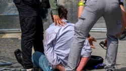 Momentul în care a fost prins atacatorul lui Robert Fico