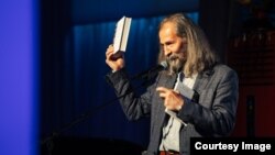 Scriitorul Emilian Galaicu-Păun