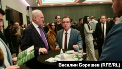 Бившият депутат от БСП и съветник на премиера Бойко Борисов Кольо Парамов и бившият зам.-председател на ДПС и лидер на НДПС Гюнер Тахир също са част от новия проект.