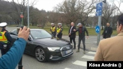 Forgalomirányítás az érkező vendégeknek