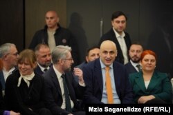 ახალი პოლიტიკური გაერთიანების პრეზენტაციას ესწრებოდნენ ლიდერების, მელიასა და გვარამიას ოჯახის წევრებიც, ნიკა გვარამიას მეუღლე და ნიკა მელიას მამა.