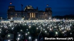 Protest protiv AfD-a i krajnje desnog ekstremizma ispred zgrade Rajhstaga u Berlinu, 21. januar 2024.