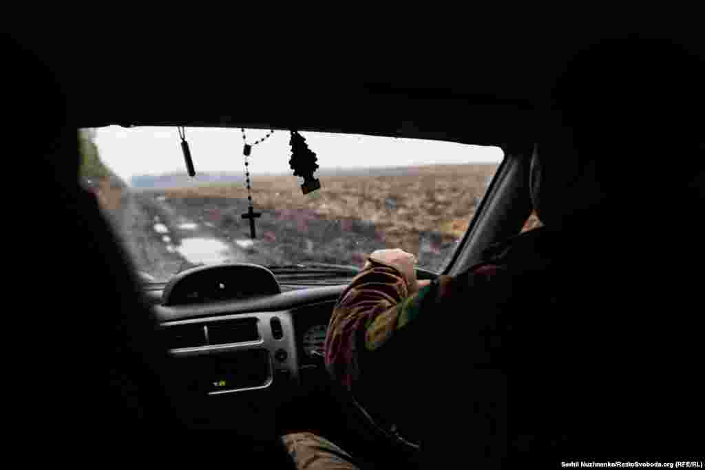 Fotograf Radija Slobodna Evropa Serhij Naznenko otputovao je na front u regionu Donjecka dok se ukrajinske snage pripremaju za još jednu iscrpljujuću zimu. Tamo se sastao sa vojnicima u rovu.
