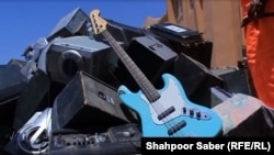 Авганистан - Талибанците запалија музичка опрема во провинцијата Херат.