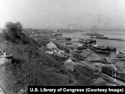 Korabeli fotón egy város a Volga folyó mentén, Dél-Oroszországban