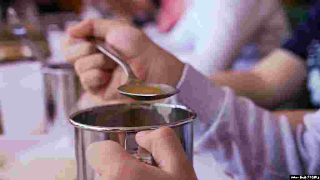 Një çerdhe në Prishtinë tha se çdo ditë pranon nga Kuzhina Qendrore vakte të freskëta ushqimore për 163 fëmijët e çerdhes.&nbsp;