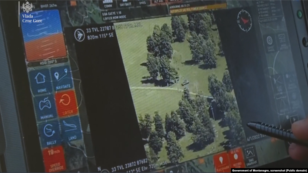 Dronovi se koriste za vojno izviđanje i vazdušno osmatranje, nadzor i sakupljanje podataka, a njihove performanse će omogućavati Vojsci Crne Gore da ima nadzor nad područjima do 40 kilometara od operatera, koji njima daljinski upravlja i prikuplja informacije realnom vremenu. &nbsp;