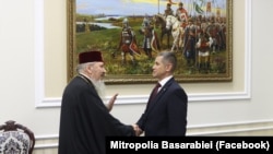 Mitropolitul Basarabiei Petru și ministrul Apărării, Anatolie Nosatîi