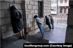 "ბულიონის" პერფორმანსი ხელოვნების მუზეუმთან, რომლის ისტორიული შენობის ბედიც ამ დრომდე გადაუწყვეტელია. კულტურის სამინისტრო ამ ავარიული შენობის აღდგენას "არარენტაბელურად" მიიჩნევს. 2021 წელი