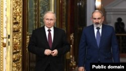 ვლადიმირ პუტინი და ნიკოლ ფაშინიანი. მოსკოვი, 25 მაისი, 2023 წელი 