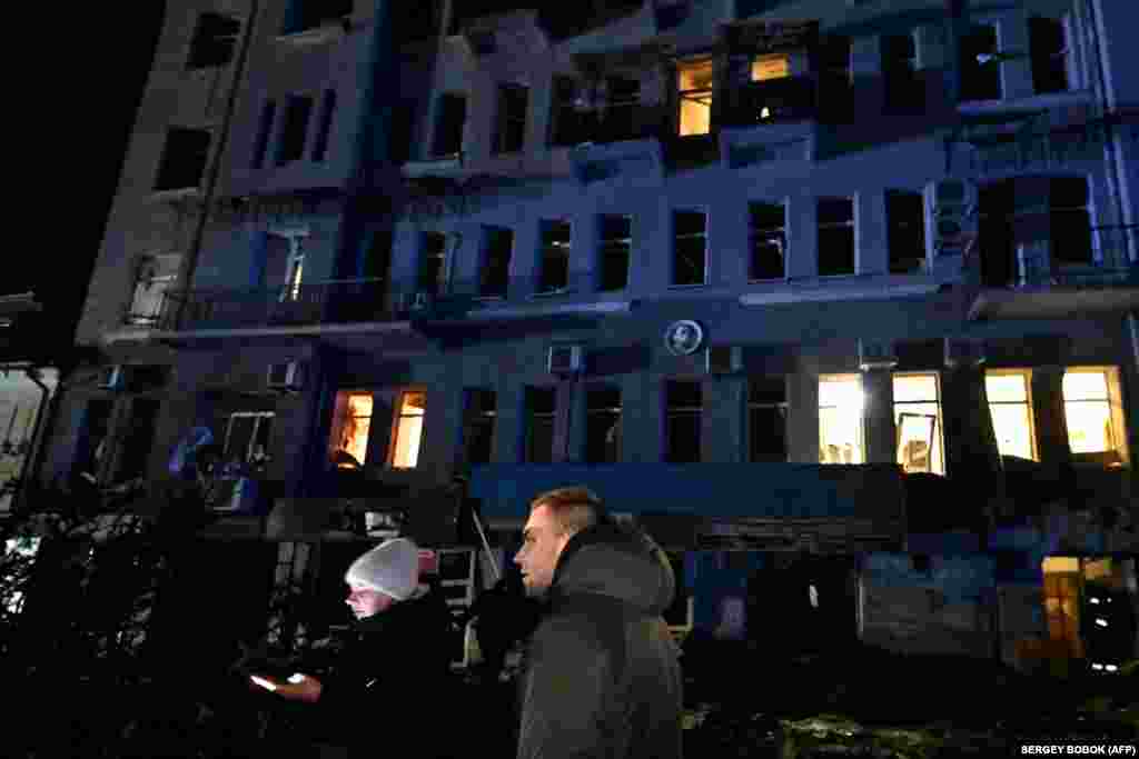 Gradonačelnik Harkiva Ihor Terehov rekao je da su posljednji napadi pogodili stambene zgrade, trgovine i drugu civilnu infrastrukturu. Prethodni udari oštetili su 30 stambenih zgrada i razbili 1.000 prozora dok su vanjske temperature dostizale i do minus 7 stepeni, rekao je. &nbsp;