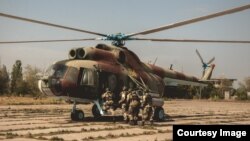 O imagine din 2017 cu elicopterul distrus pe 17 martie la Tiraspol.