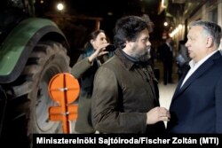 Orbán Viktor miniszterelnök a Brüsszel belvárosában tüntető gazdákkal találkozik 2024. január 31-én