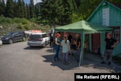 მოხალისეების ბანაკი