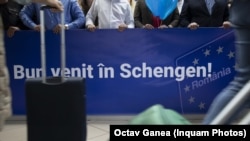 Din 31 martie inclusiv, românii care zboară în spațiul Schengen nu mai trec prin controlul Poliției de Frontieră. În imagine: flux de călători pe Aeroportul Internațional Henri Coanda, în Otopeni, 31 martie 2024.