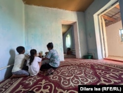 Elmira Kemelova își crește singură copiii de când soțul ei a ajuns la închisoare, în urmă cu trei ani.