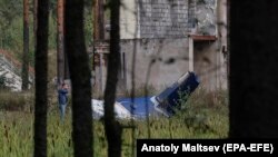 Остатоци од авионот што се урна во близина на селото Куженкино, Русија, на 24 август 2023 година.