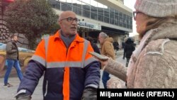 Rama Kruezi radi u Gradskoj čistoći u Beogradu za RSE kaže da se u 2024. "nada boljem životu", Beograd, 29. decembar 2023.