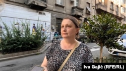 Iako zdravstveno osigurana, Vera Kojić iz Beograda operaciju tumora je platila u privatnoj zdravstvenoj ustanovi. Kako je navela za RSE - na operaciju u državnom Kliničkom centru Srbije bi čekala godinu dana.