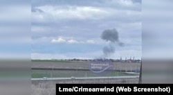 Следы после взрыва в районе авиабазы «Гвардейское», 29 марта 2023 года