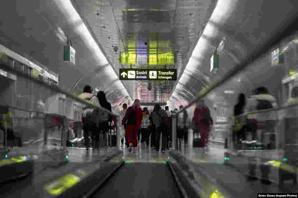 Дури и ако повеќе нема да поминуваат низ граничната полициска контрола за патување до и од земјите од Шенген, граѓаните ќе мора да имаат со себе валидни патни документи, односно заверена родителска согласност (документот се уште е потребен) за децата.