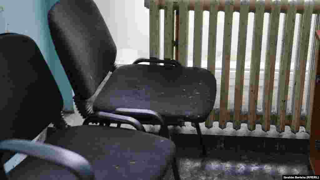 Inventar i vjetër dhe i mbuluar nga papastërtia.&nbsp;