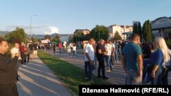 Nakon pola sata okupljeni su se razišli