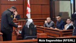 რუსთავის საქალაქო სასამართლო, 14 წლის აითაჯის მკვლელობის საქმე, მკვლელობაში ბრალდებული კაცის დის გამოკითხვის პროცესი, 18 იანვარი