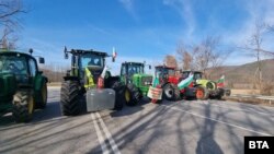 Няколко дни земеделците блокираха пътища за часове, протестите продължиха до последно преди постигането на договореност с кабинета 