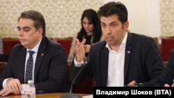 Съпредседателите на "Продължаваме промяната" Асен Василев и Кирил Петков