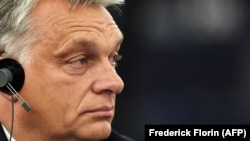 Orbán Viktor miniszterelnök hallgatja a Magyarországról szóló vitát az Európai Parlamentben, Strasbourgban 2018. szeptember 11-én