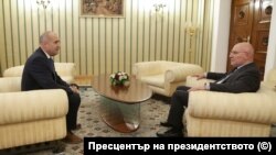 Президентът Румен Радев и управителят на БНБ Димитър Радев