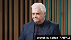 Analistul politic, Anatol Țăranu, în studioul podcastului „Pe Agendă” al Europei Libere