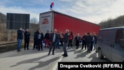 Blokada u mestu Rudare u blizini graničnog prelaza Merdare sa Kosovom, 5. februara 2024.
