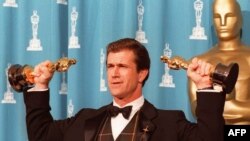Mel Gibson със статуетките "Оскар" за "Смело сърце"